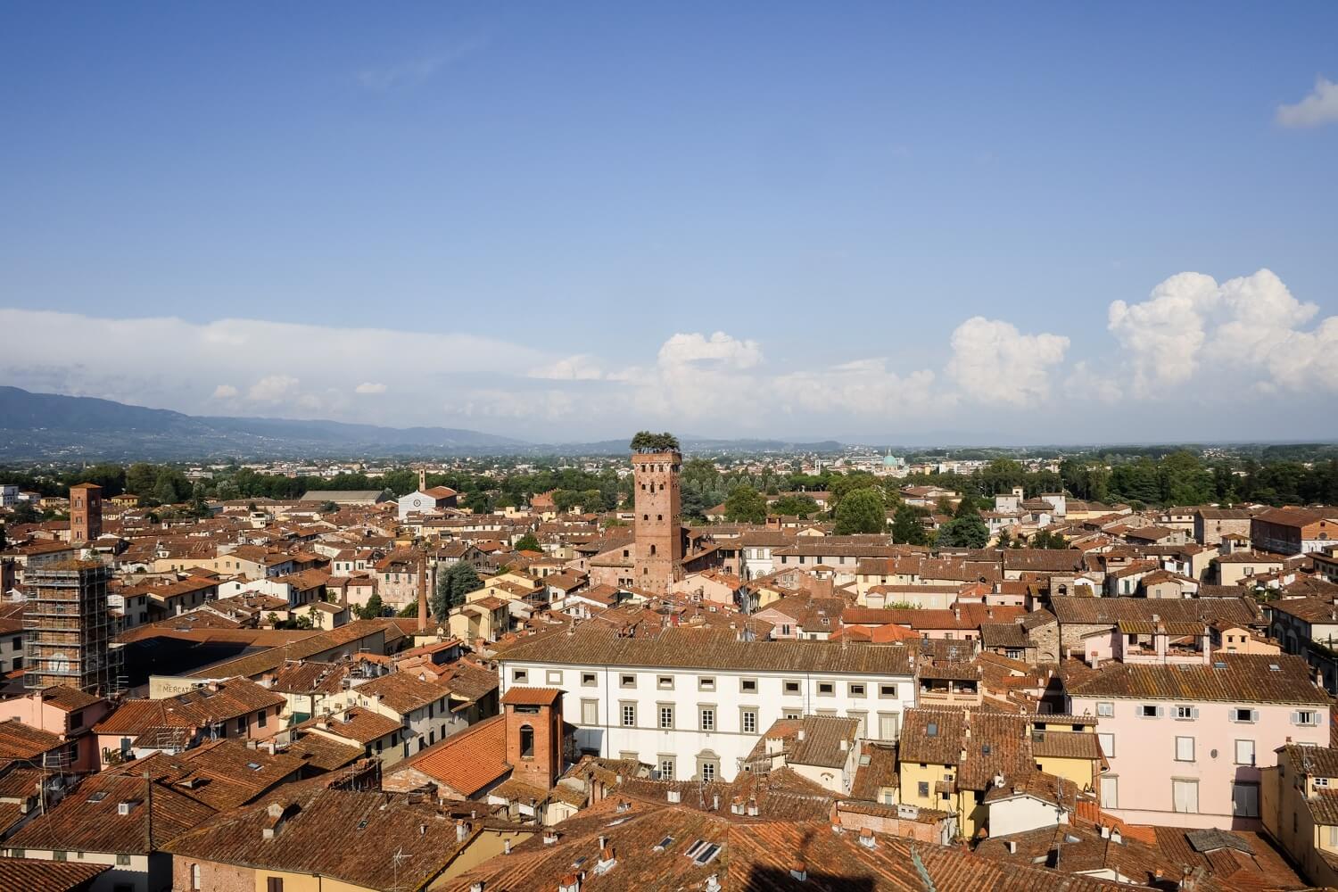 UNA FOTOGRAFA IN VIAGGIO // LUCCA