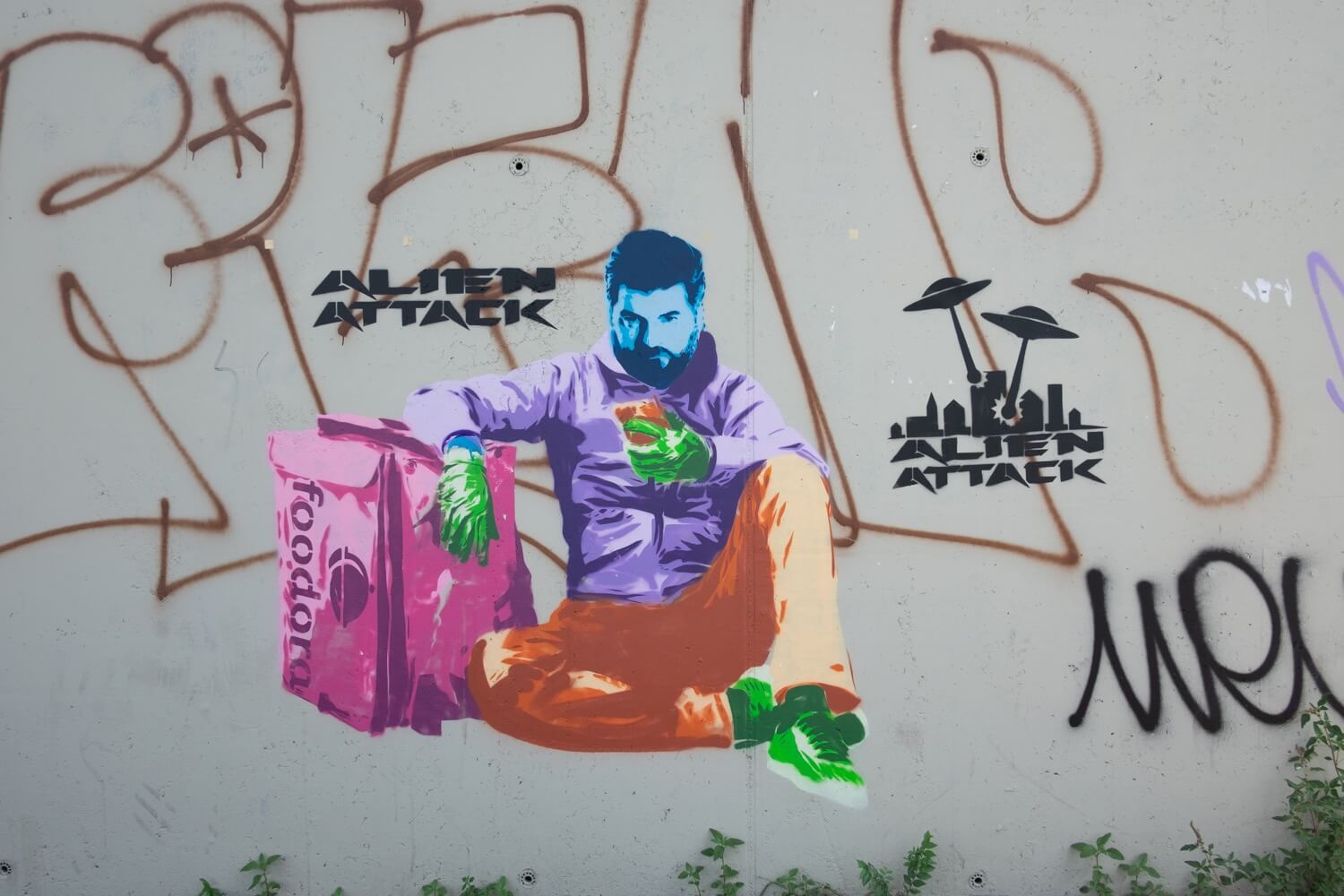 alien attack milano street art alien attack milano street art
