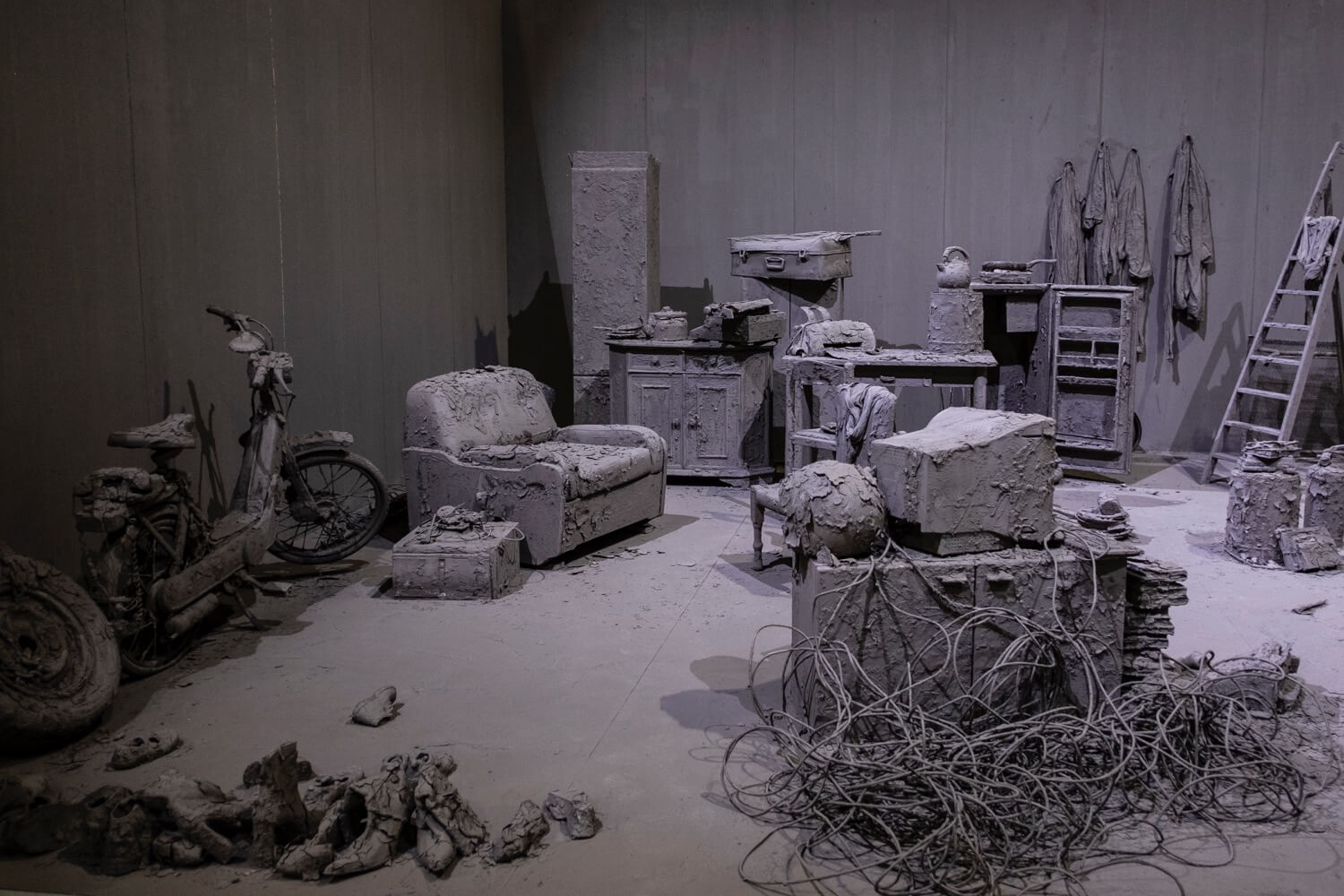 Chen Zhen – Shortcircuits, Hangar Bicocca