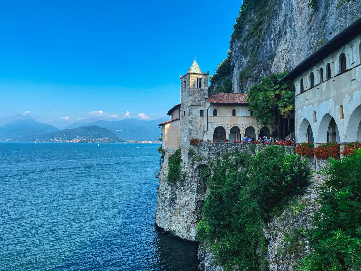 santa caterina del sasso varese